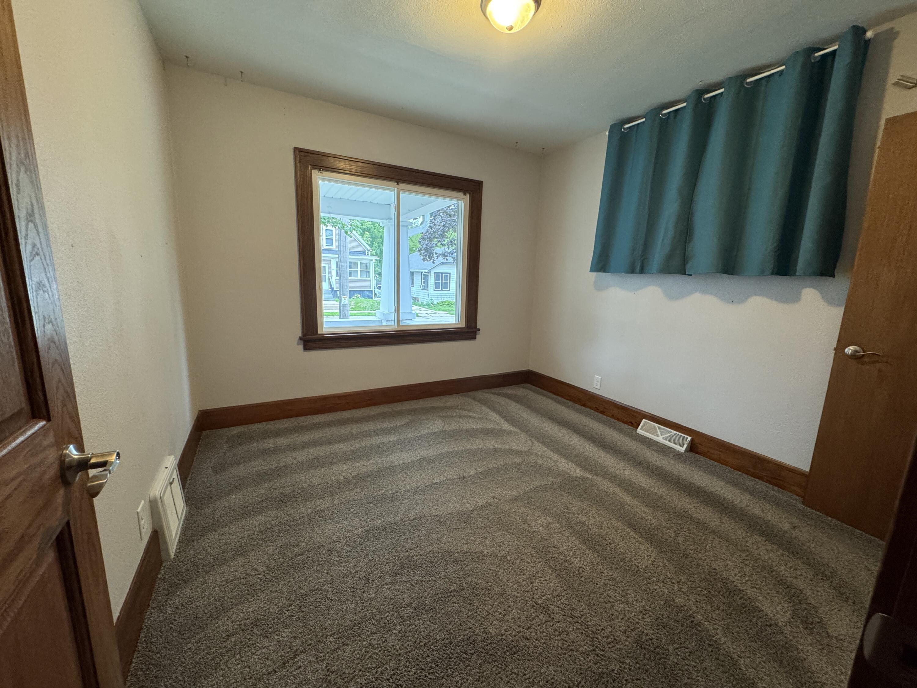 517 Hayes Avenue Racine, WI 53405 - Photo 10 of 19 IMG_7737