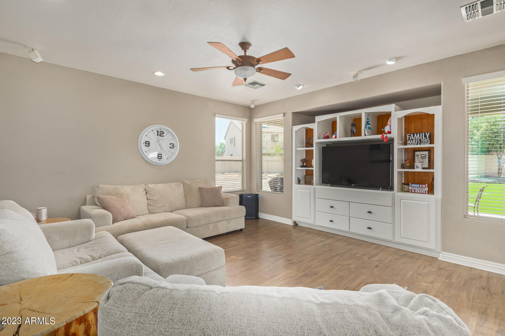 2979 South Martingale Road Gilbert, AZ 85295 - Photo 11 of 54 10 - Martingle