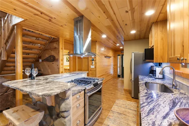 $1,150,000 | 16006 Crystal Lane East, Enumclaw, WA 98022