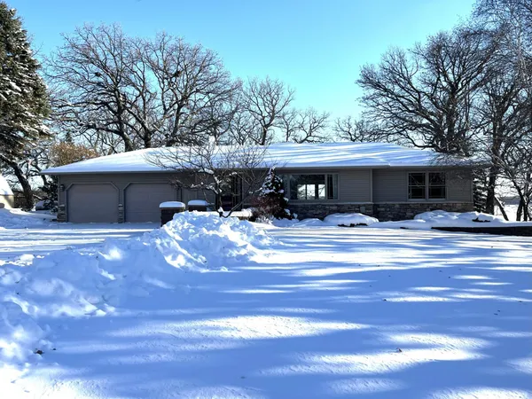 $620,000 | 2 Coleman Lane, Fairmont, MN 56031
