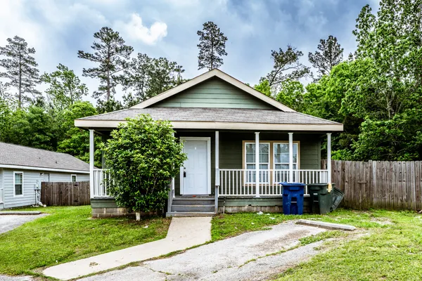 $1,800 | 108 Varsity Drive, Huntsville, TX 77340