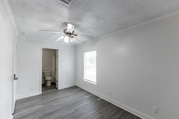 $1,800 | 108 Varsity Drive, Huntsville, TX 77340