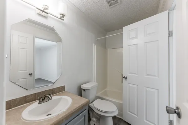 $1,800 | 108 Varsity Drive, Huntsville, TX 77340