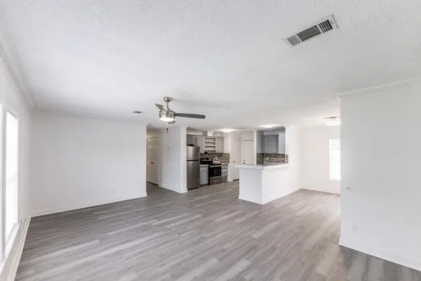 $1,800 | 108 Varsity Drive, Huntsville, TX 77340