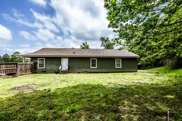 $1,800 | 108 Varsity Drive, Huntsville, TX 77340