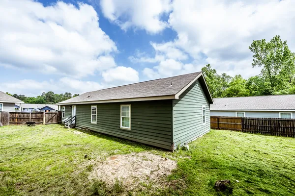 $1,800 | 108 Varsity Drive, Huntsville, TX 77340