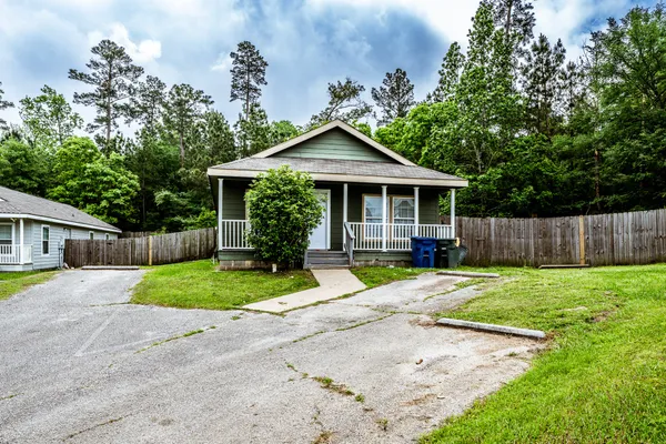 $1,800 | 108 Varsity Drive, Huntsville, TX 77340