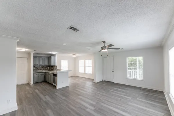 $1,800 | 108 Varsity Drive, Huntsville, TX 77340