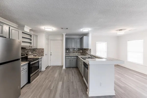 $1,800 | 108 Varsity Drive, Huntsville, TX 77340