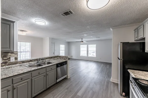 $1,800 | 108 Varsity Drive, Huntsville, TX 77340