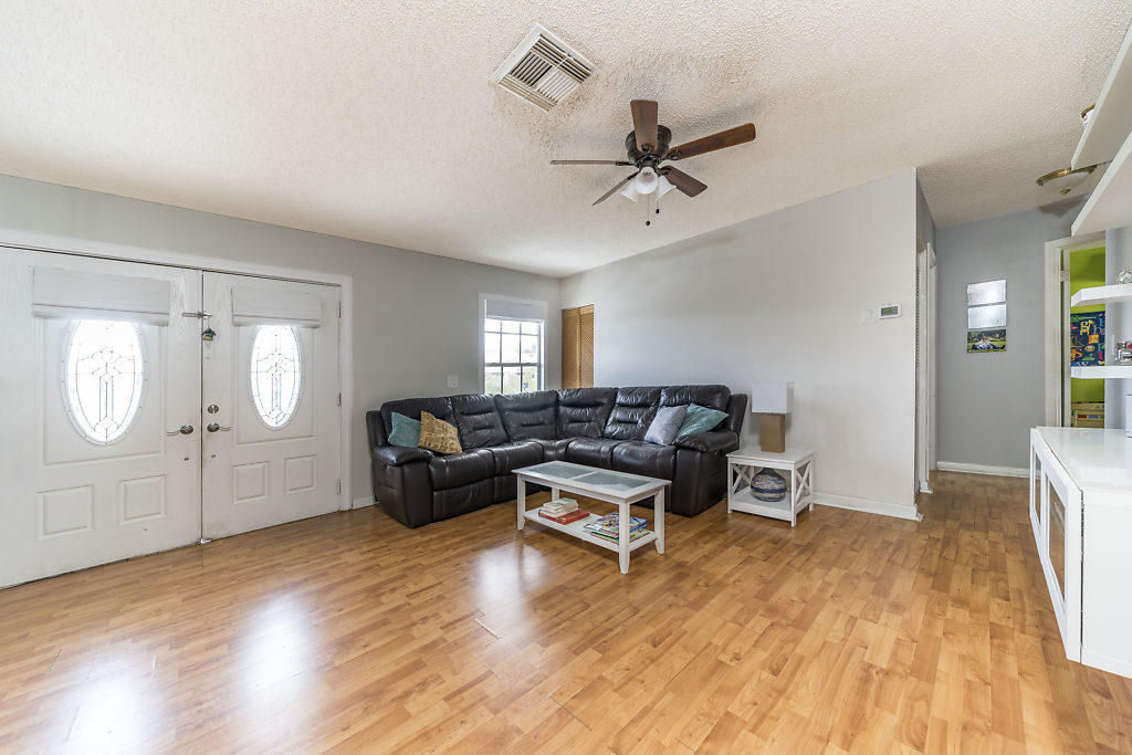 129 Banyan Circle Jupiter, FL 33458 - Photo 2 of 31 002-129BanyanCircle-Jupiter-FL-small