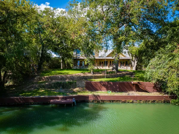 $899,000 | 302 Guadalupe River Drive, Seguin, TX 78155