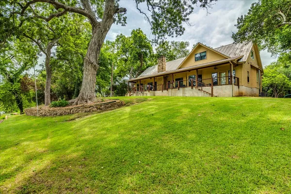 $899,000 | 302 Guadalupe River Drive, Seguin, TX 78155