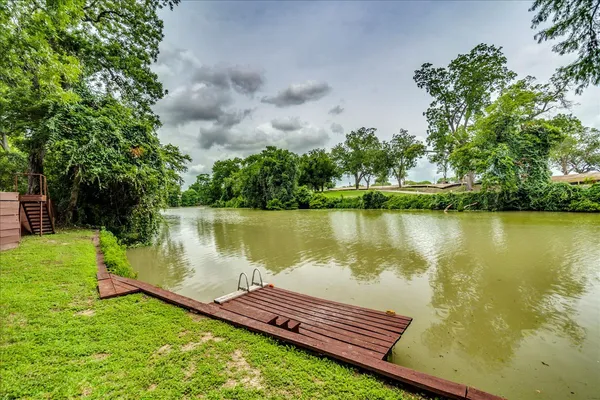 $899,000 | 302 Guadalupe River Drive, Seguin, TX 78155
