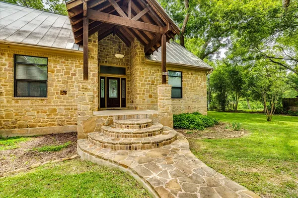$899,000 | 302 Guadalupe River Drive, Seguin, TX 78155