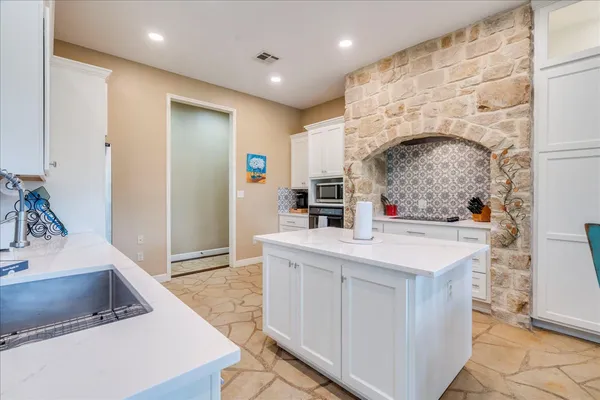 $899,000 | 302 Guadalupe River Drive, Seguin, TX 78155