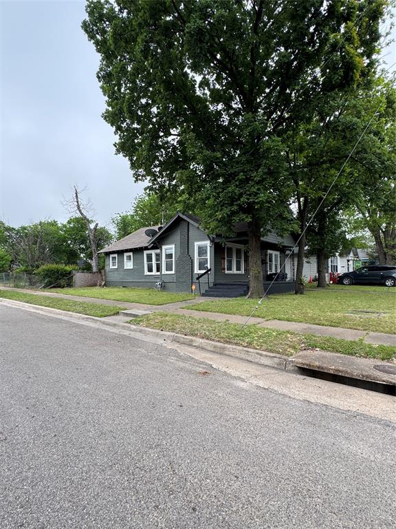 2300 Lyle Avenue Waco, TX 76708 - Photo 2 of 23 Bungalow-style house featuring a front yard