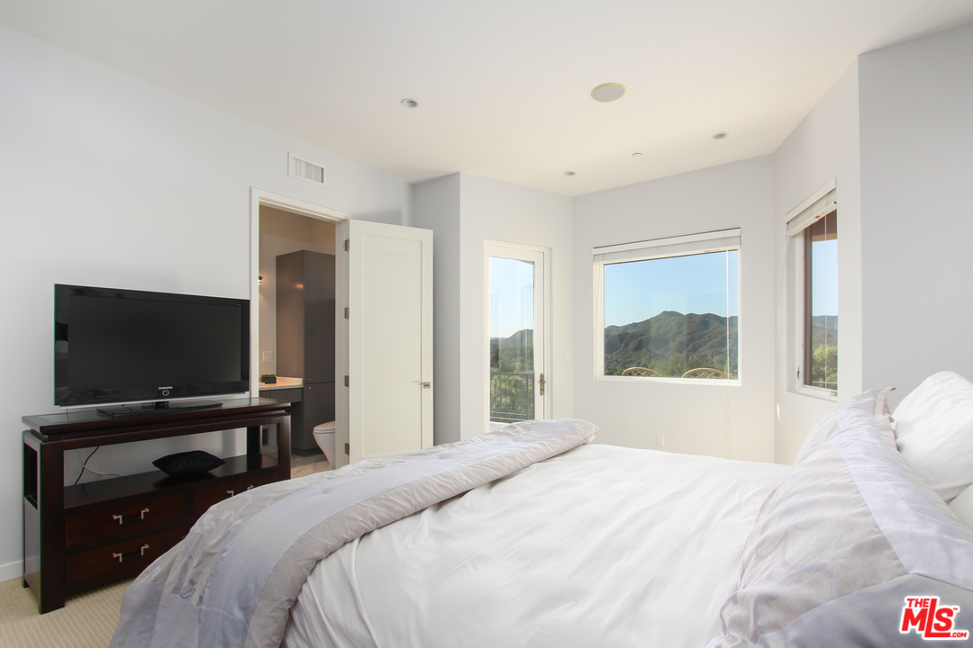 25663 Piuma Road Calabasas, CA 91302 - Photo 12 of 19