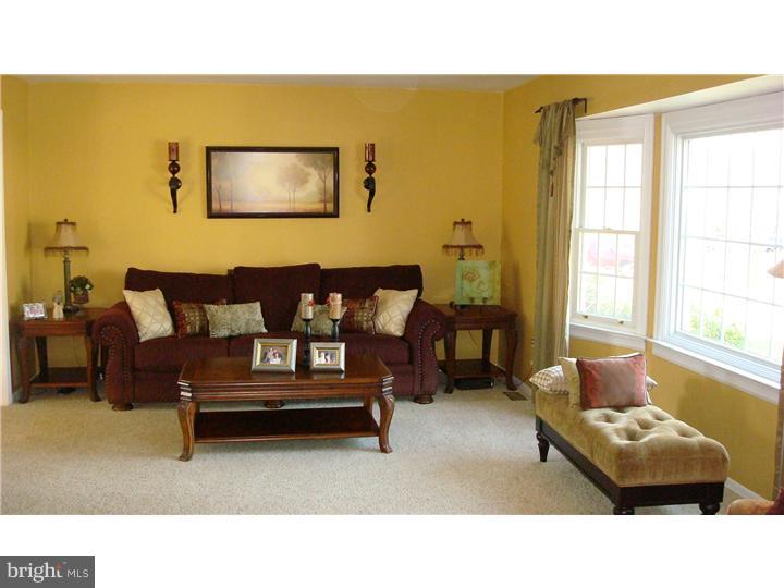 752 Grant Road Mount Laurel, NJ 08054 - Photo 2 of 25 Living Room