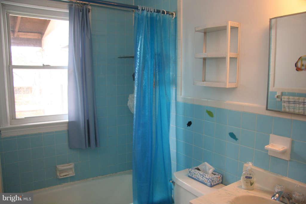 10506 Inwood Avenue Silver Spring, MD 20902 - Photo 16 of 27 Bath