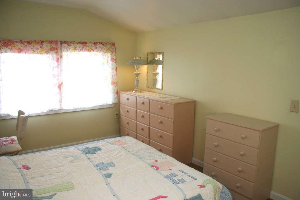10506 Inwood Avenue Silver Spring, MD 20902 - Photo 23 of 27 Bedroom