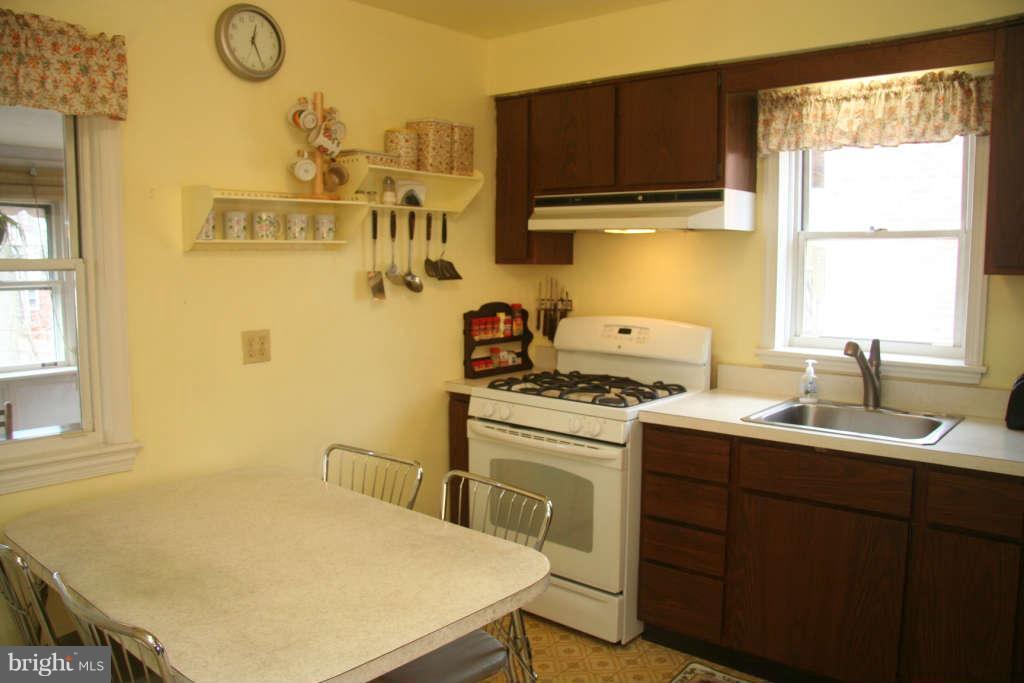 10506 Inwood Avenue Silver Spring, MD 20902 - Photo 6 of 27 Kitchen