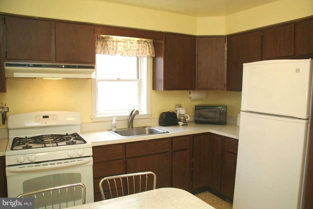 10506 Inwood Avenue Silver Spring, MD 20902 - Photo 7 of 27 Kitchen