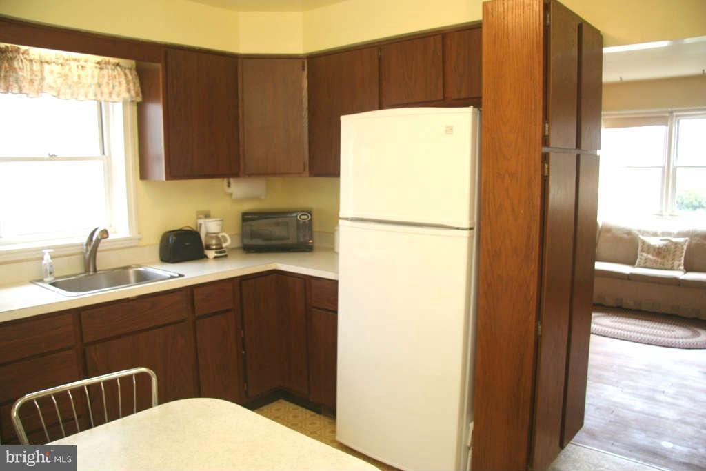 10506 Inwood Avenue Silver Spring, MD 20902 - Photo 8 of 27 Kitchen