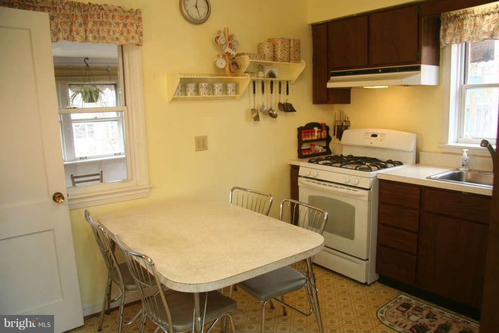 10506 Inwood Avenue Silver Spring, MD 20902 - Photo 9 of 27 Kitchen