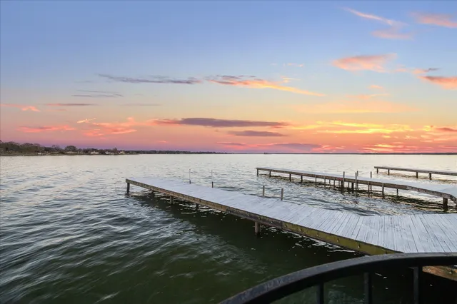 a view of a tennis court