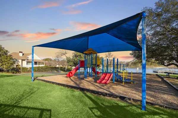 a view of a tennis court