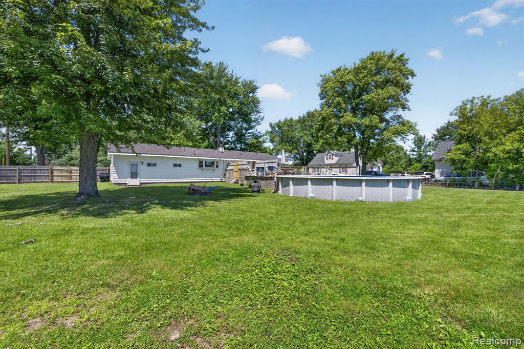 5233 Torrey Road Flint, MI 48507 - Photo 37 of 45