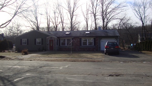11 Edgehill Road Peabody, MA 01960 - Photo 1 of 26 Gallery Image 1