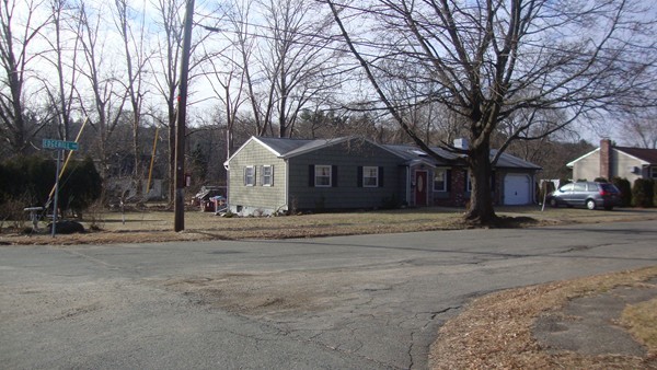 11 Edgehill Road Peabody, MA 01960 - Photo 2 of 26 Gallery Image 2