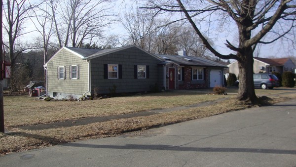 11 Edgehill Road Peabody, MA 01960 - Photo 3 of 26 Gallery Image 3