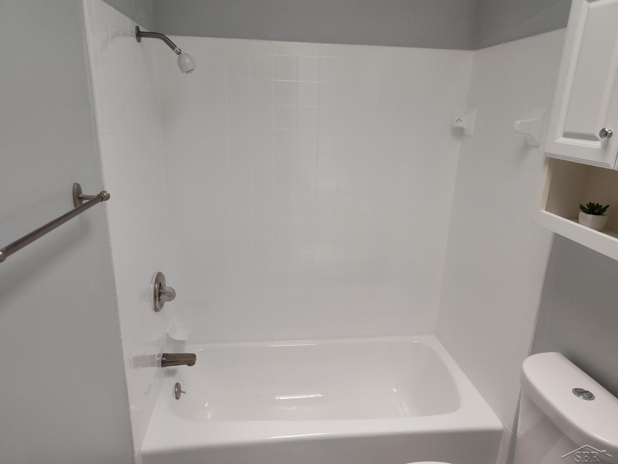 2314 South Huron Road Kawkawlin, MI 48631 - Photo 23 of 47 Tub and shower surround has been professionally refinished by New Finish.