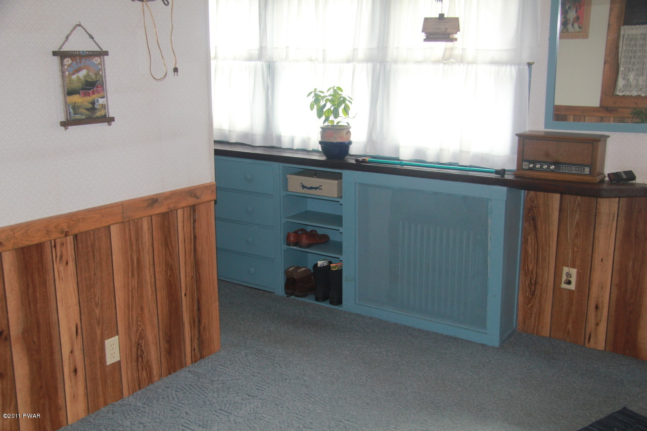 1094 Maplewood Road Lake Ariel, PA 18436 - Photo 23 of 26 Mud room & Laundry