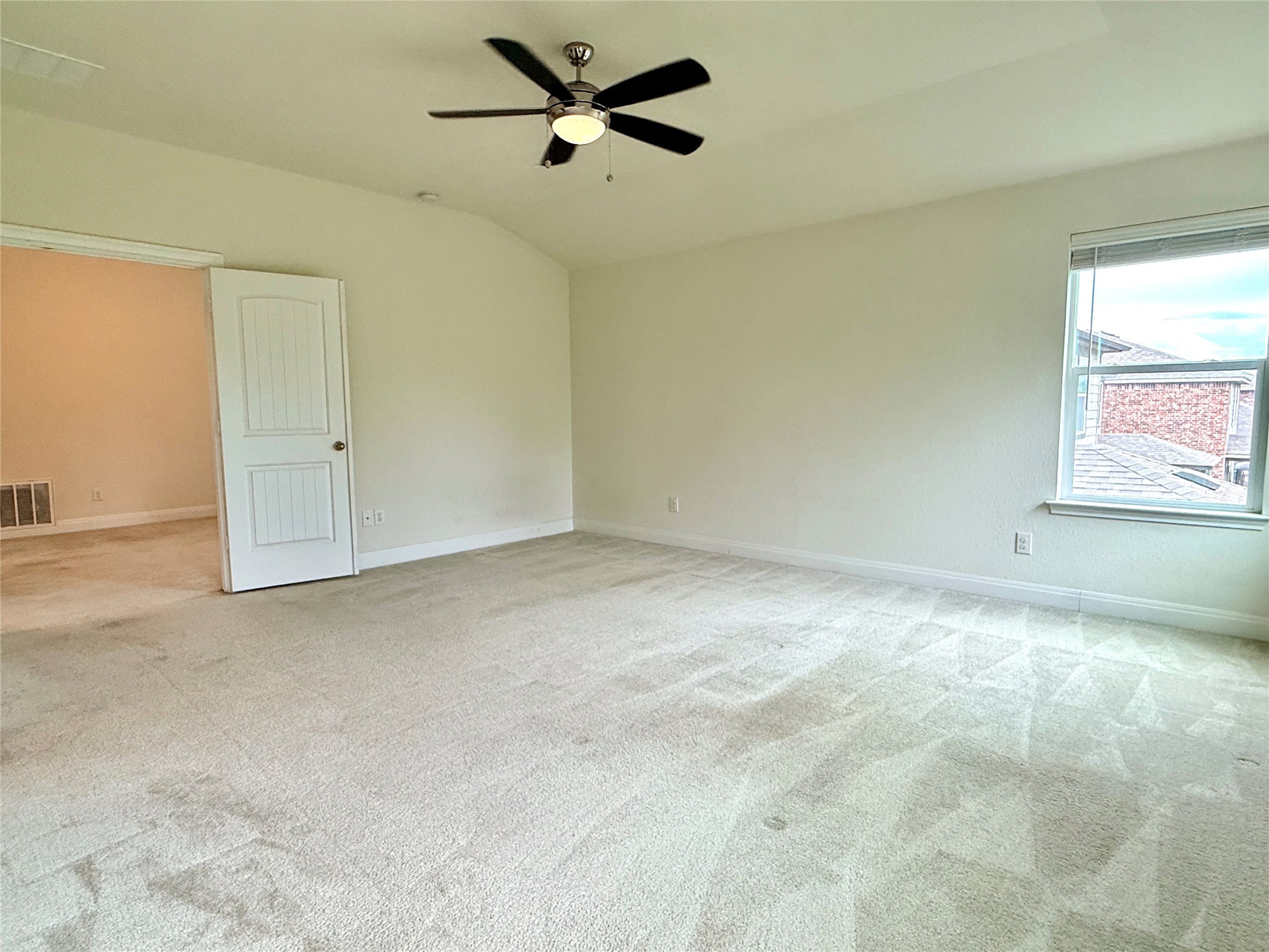 2101 Split Diamond Way, Unit 40 Round Rock, TX 78664 - Photo 25 of 32 A quiet bedroom retreat offering vaulted ceilings and soft carpeting underfoot.