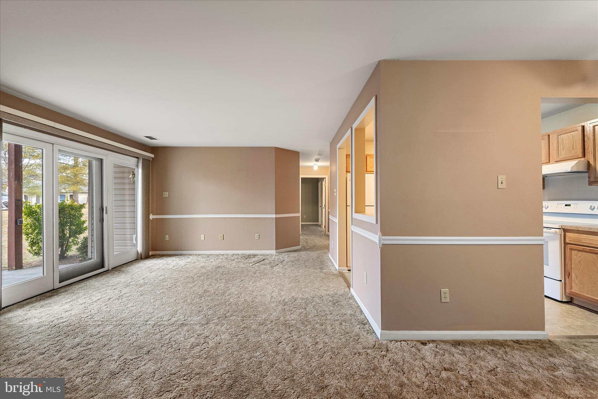 113 Timberlake Terrace, Unit 2 Stephens City, VA 22655 - Photo 5 of 24 Living Room