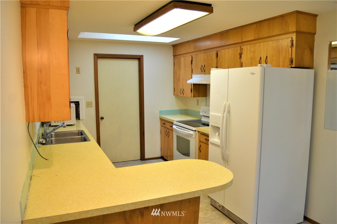 2604 Center Road Everett, WA 98204 - Photo 7 of 12