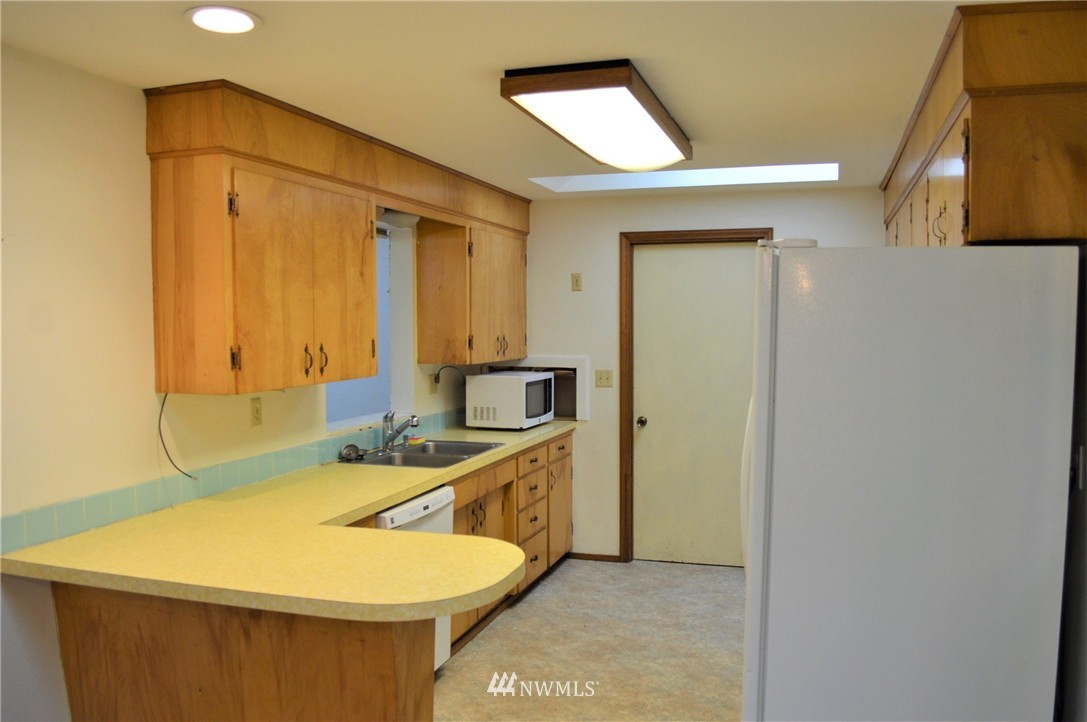 2604 Center Road Everett, WA 98204 - Photo 8 of 12