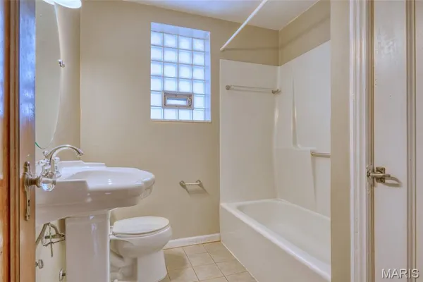 $1,800 | 6601 Alamo Avenue, Unit 1ST FLOOR A, Clayton, MO 63105