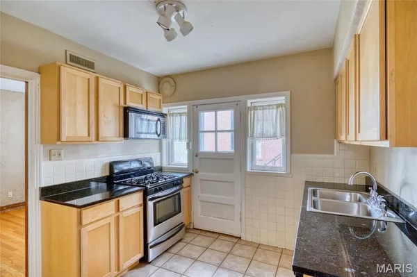 $1,800 | 6601 Alamo Avenue, Unit 1ST FLOOR A, Clayton, MO 63105