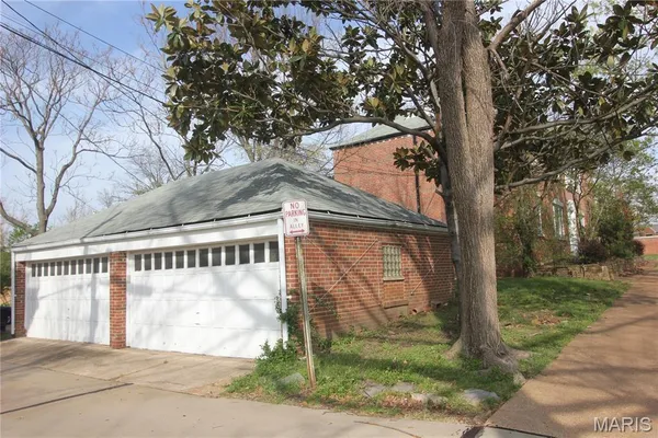 $1,800 | 6601 Alamo Avenue, Unit 1ST FLOOR A, Clayton, MO 63105