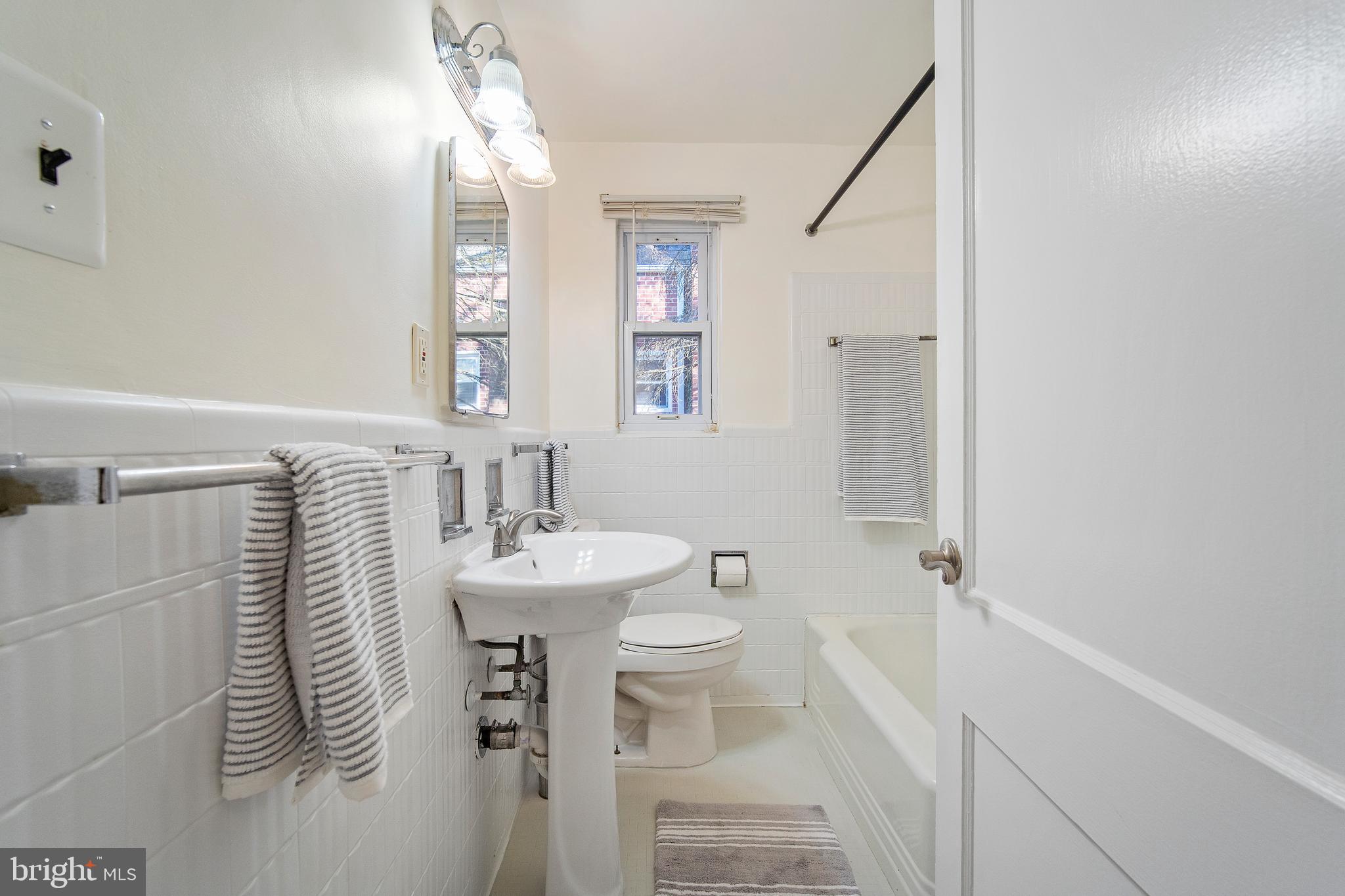 3215 Fayette Road Kensington, MD 20895 - Photo 13 of 33 Main floor full bathroom.
