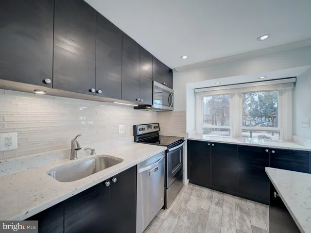 $3,000 | 6191 Little Valley Way, Alexandria, VA 22310