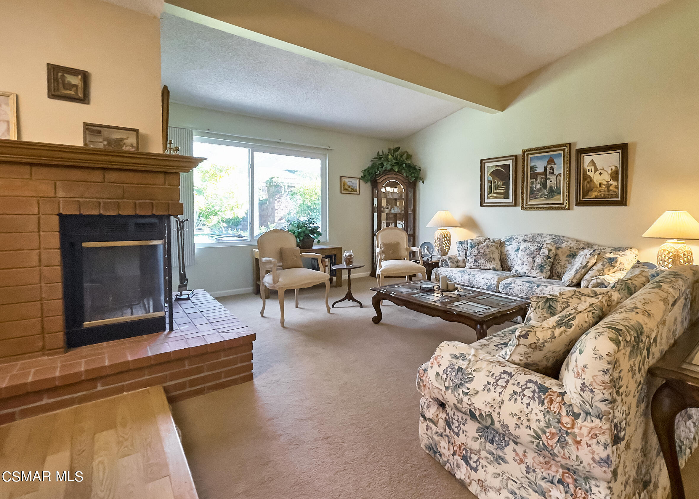 4110 Oakcliff Drive Moorpark, CA 93021 - Photo 16 of 67 Living Room 3