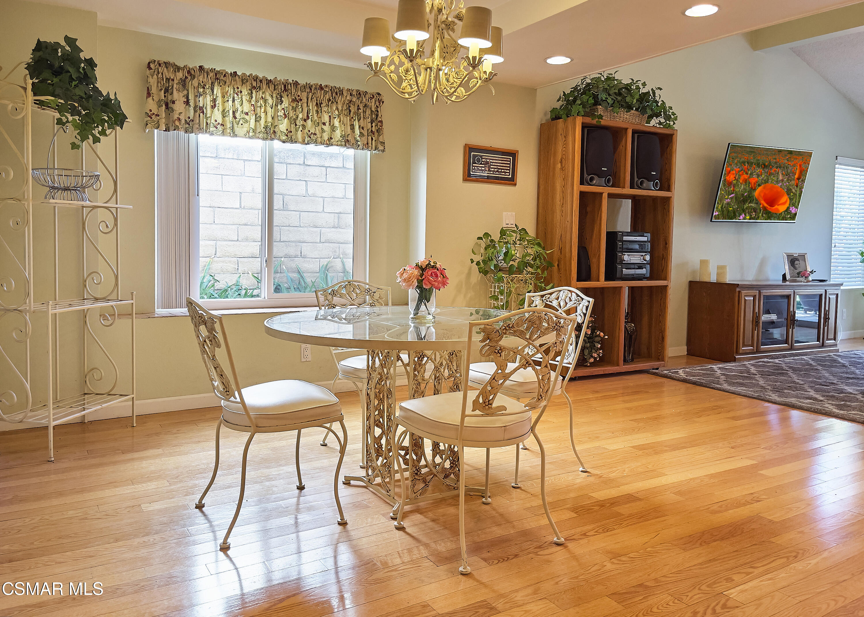 4110 Oakcliff Drive Moorpark, CA 93021 - Photo 25 of 67 a dining room with furniture and window