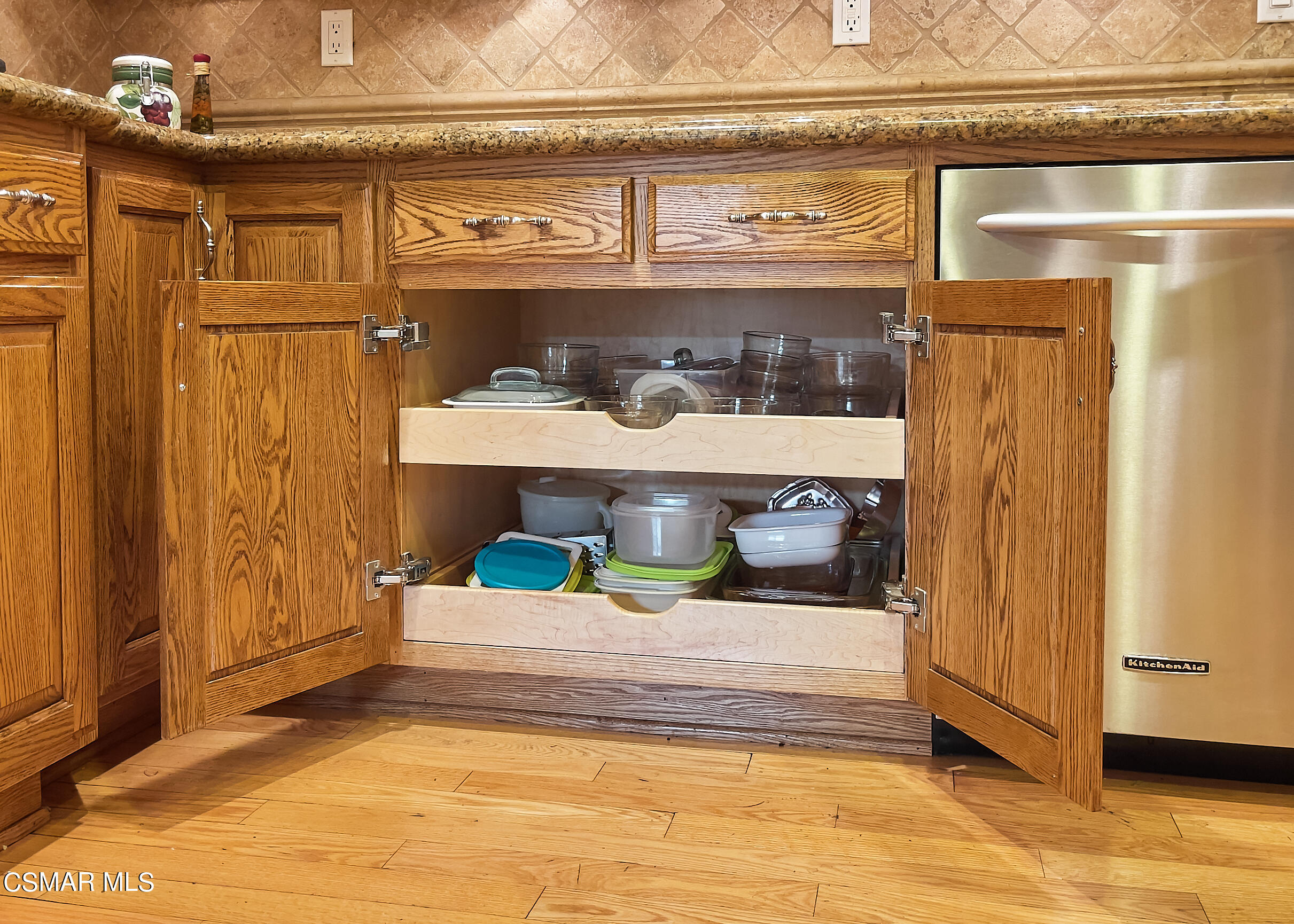 4110 Oakcliff Drive Moorpark, CA 93021 - Photo 42 of 67 Drawers in lower cabinets