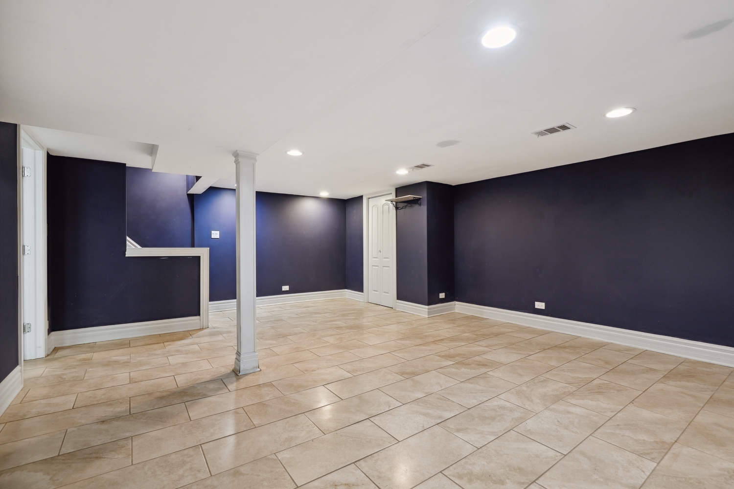 5932 107th Place Chicago Ridge, IL 60415 - Photo 15 of 22 a view of an empty room